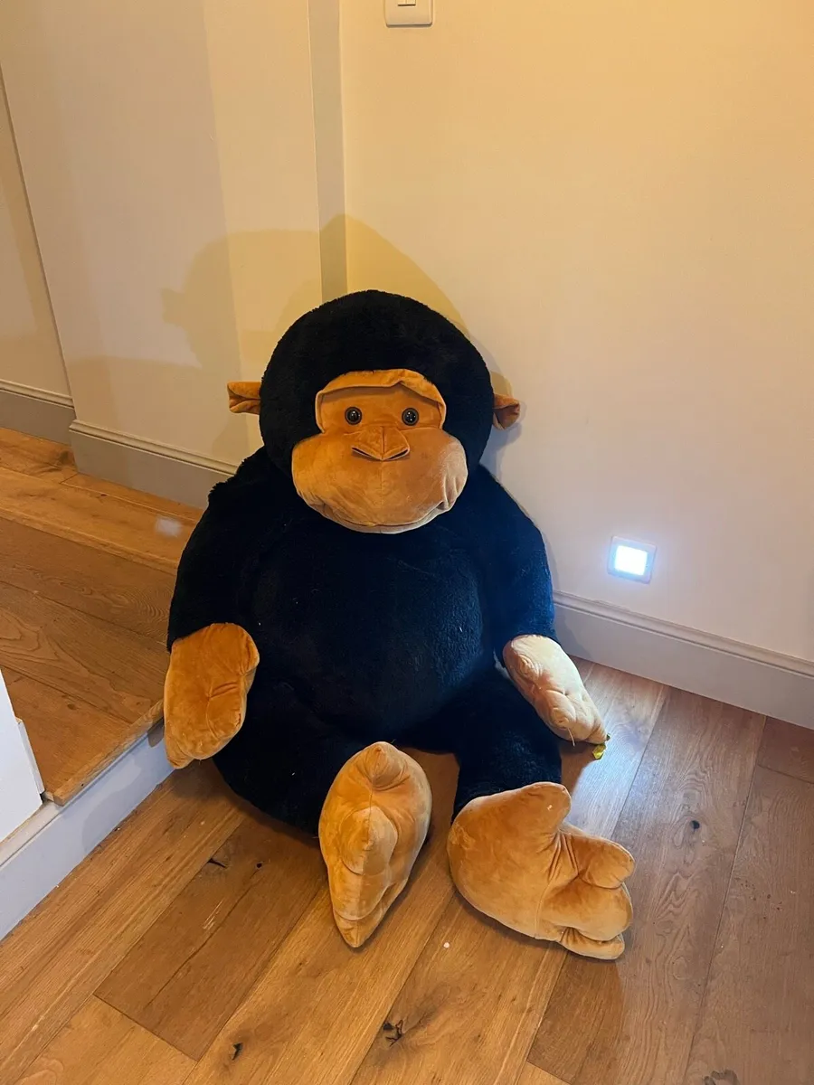 Large soft toy gorilla - Image 3