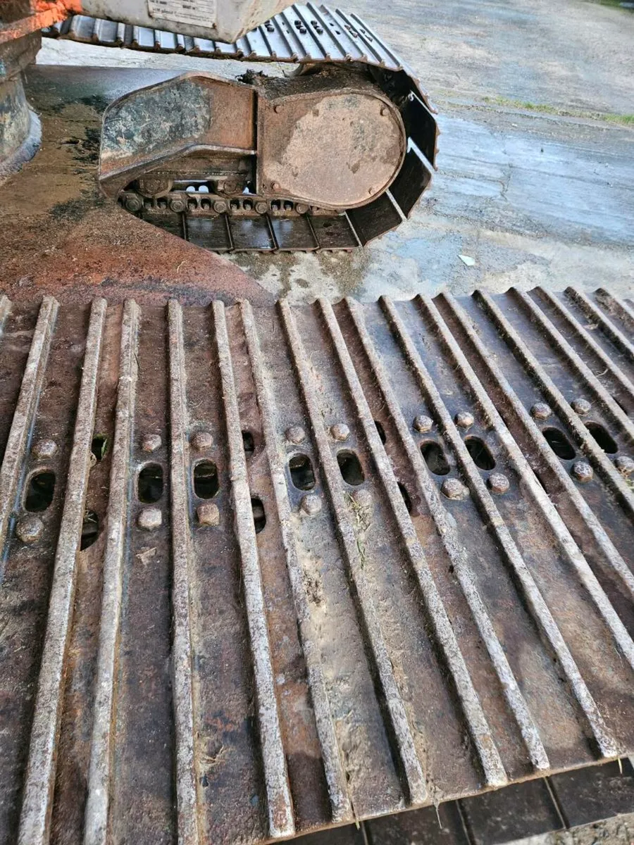 Digger tracks Hitachi zx 130 - Image 2