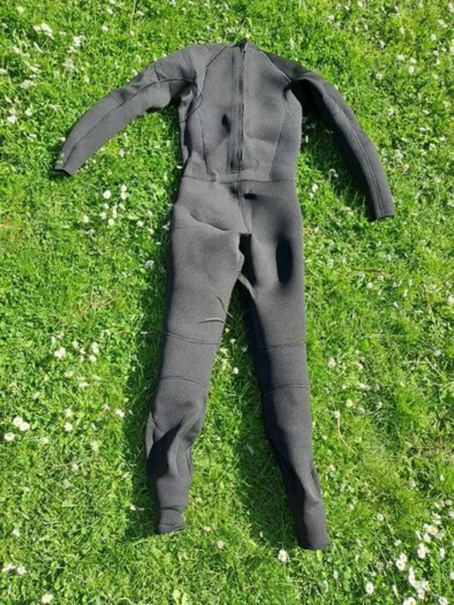 Olaian Wetsuit men's size small - Image 2