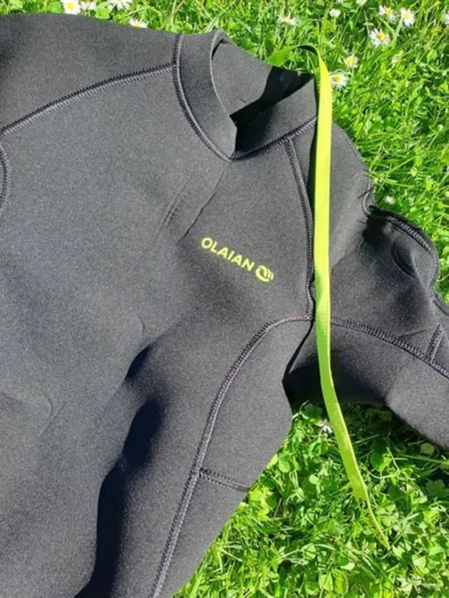 Olaian Wetsuit men's size small - Image 3