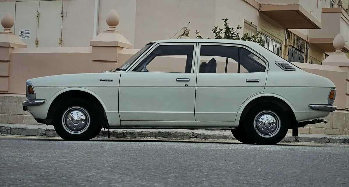 TOYOTA COROLLA - Image 3
