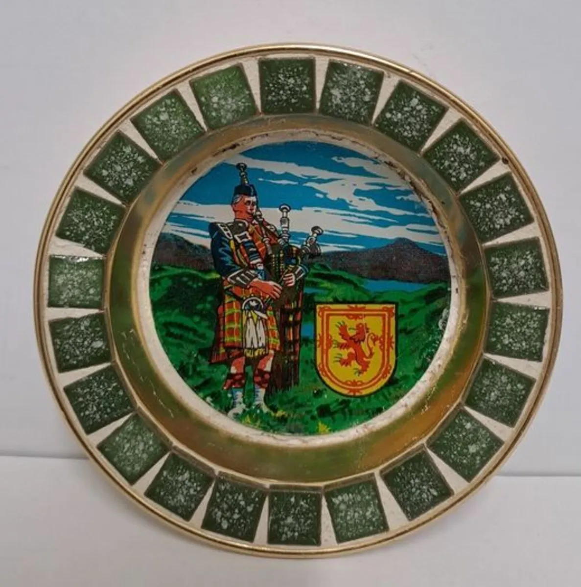 Vintage Scottish souvenir ashtray - Image 1