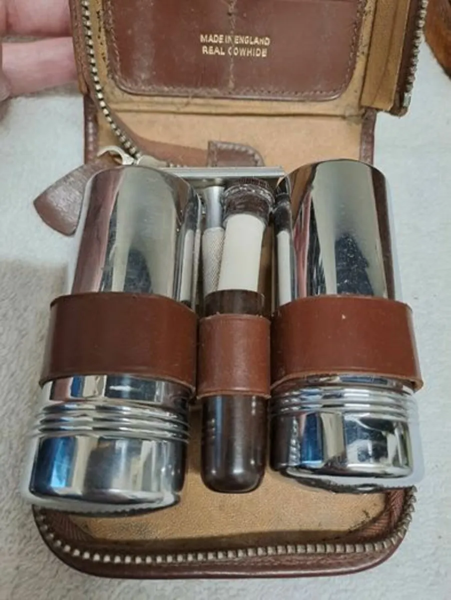 Vintage travel shaving kit - Image 1