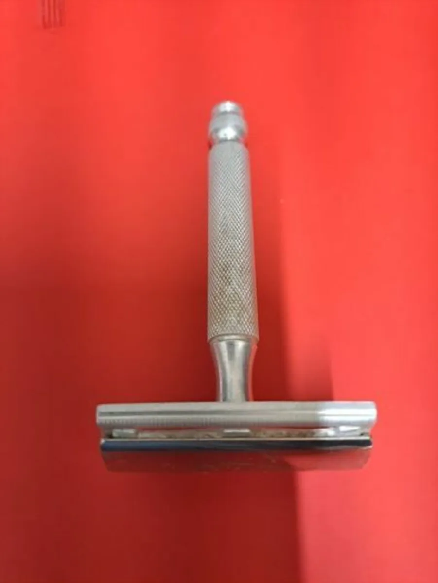 Vintage travel shaving kit - Image 2