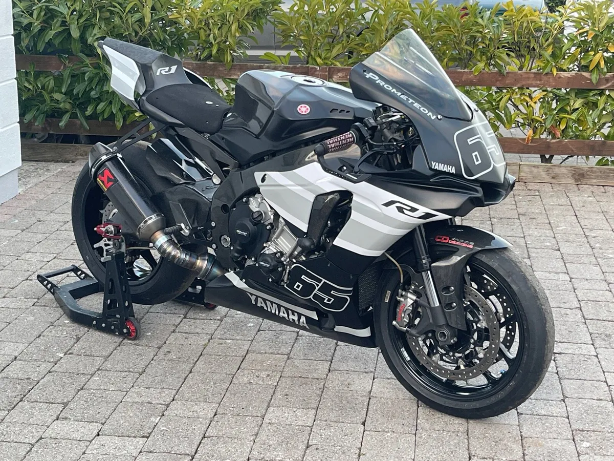 Yamaha R1 - Image 1