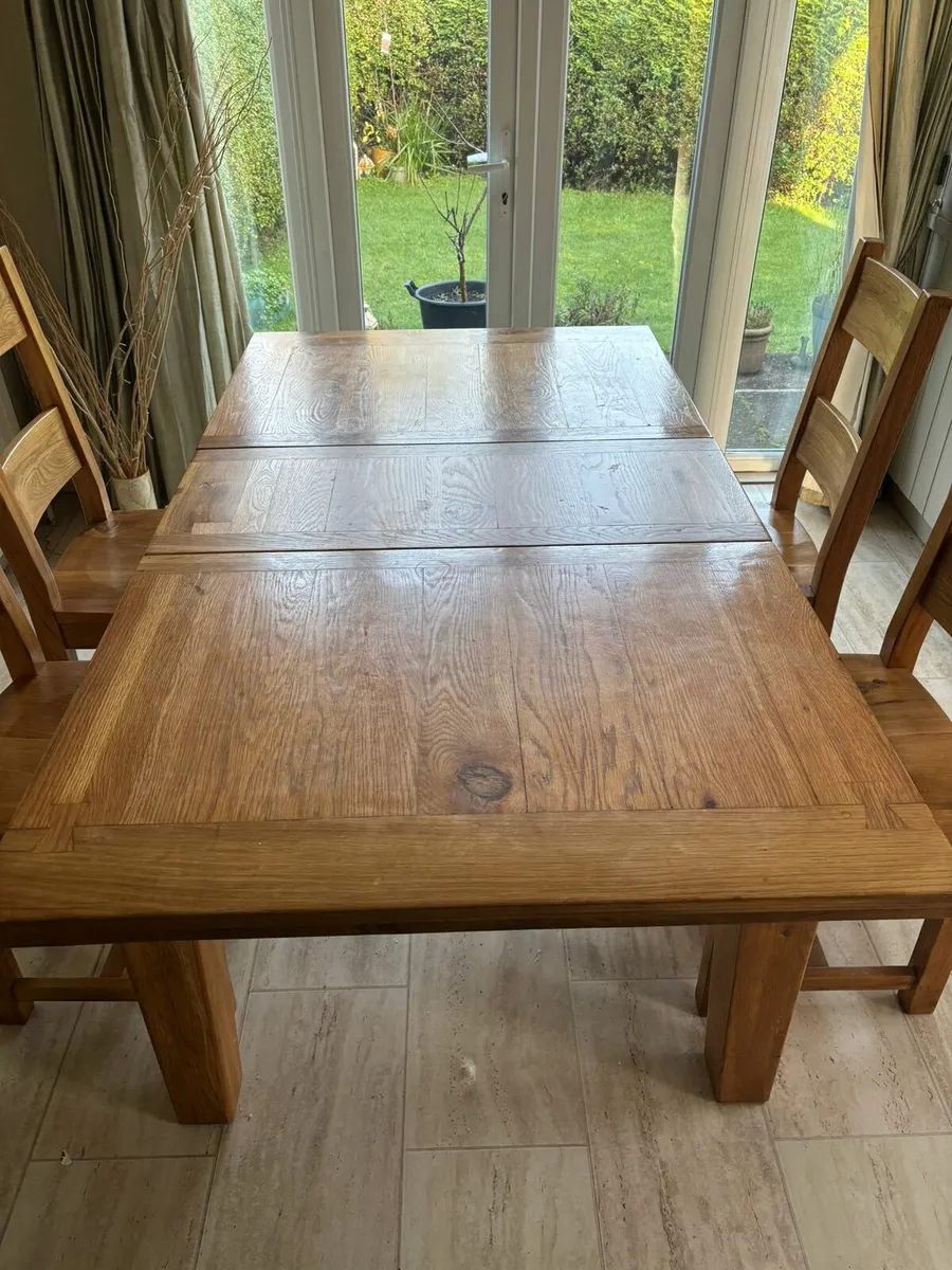 Table and chairs - Image 4