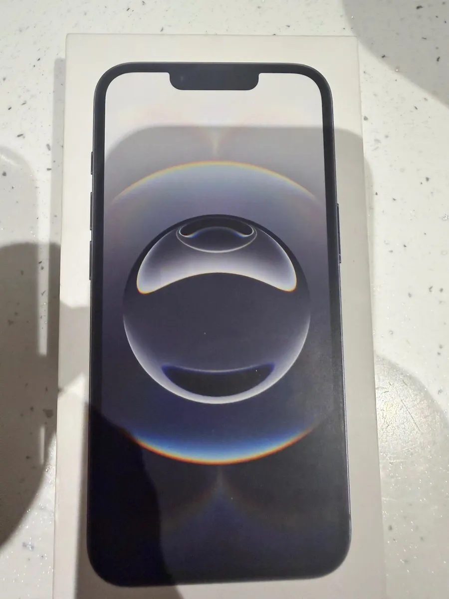 iPhone 16e - Image 1