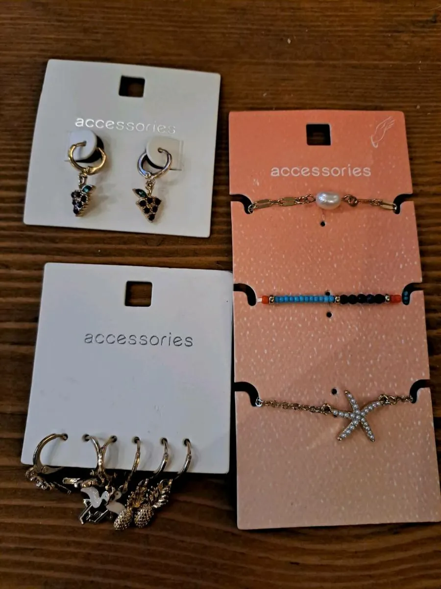 Jewellery earrings and necklaces - Image 1