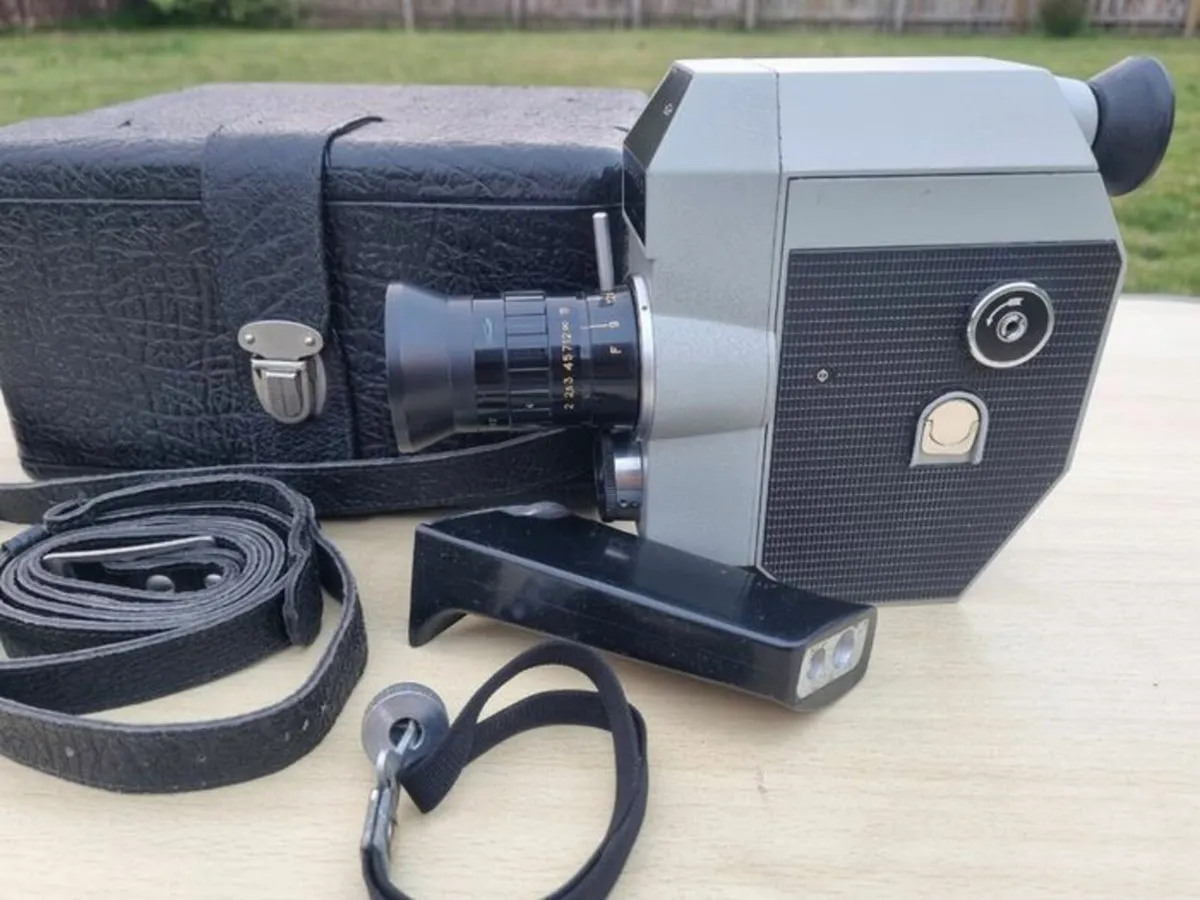 Vintage Soviet Movie Camera - Quarz 5 - Image 3