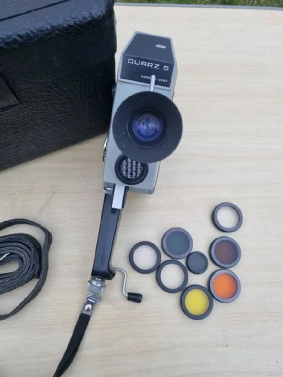 Vintage Soviet Movie Camera - Quarz 5 - Image 4