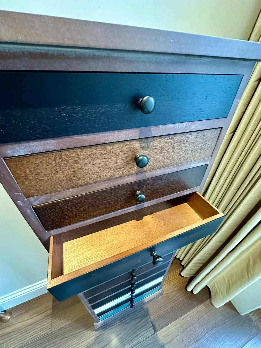 Stunning King size Bed with headboard and mattress - Image 3