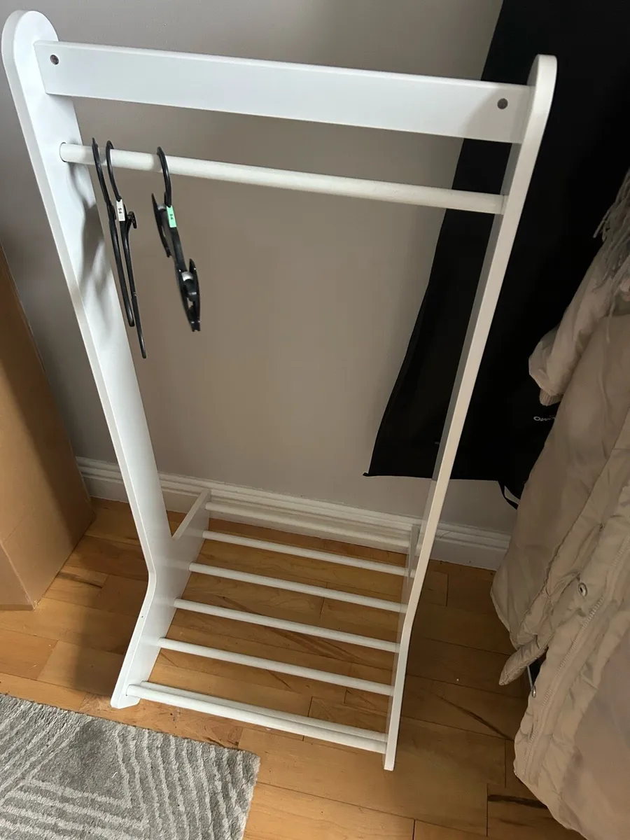 Baby clothes rail - Image 1