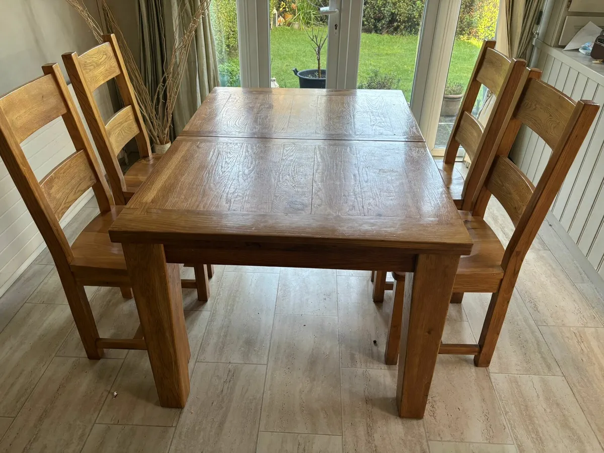 Table and chairs - Image 2