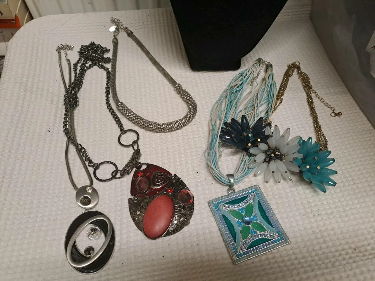 Modern evening style necklace bundle - Image 1