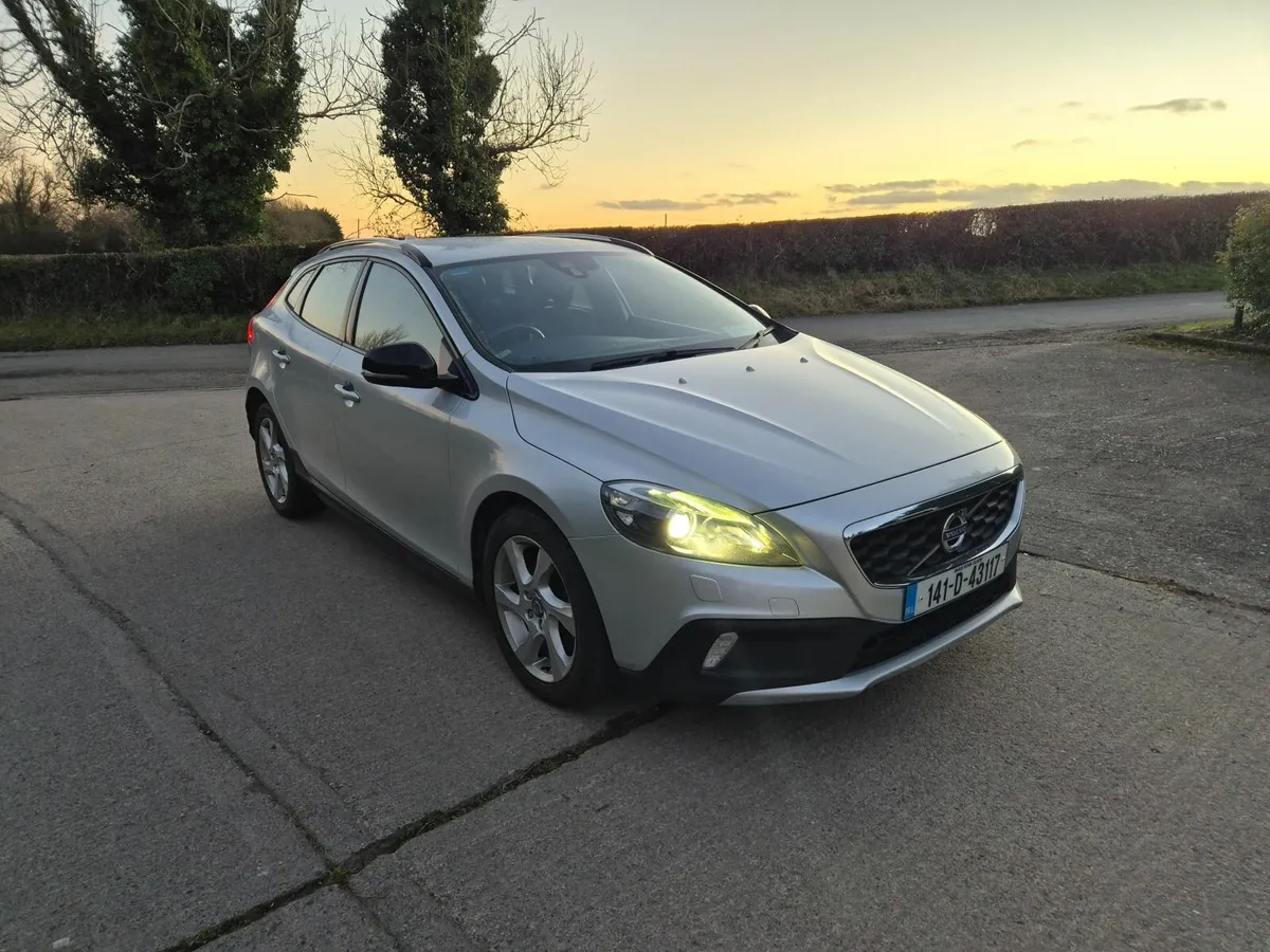Volvo V40 2014 - Image 1