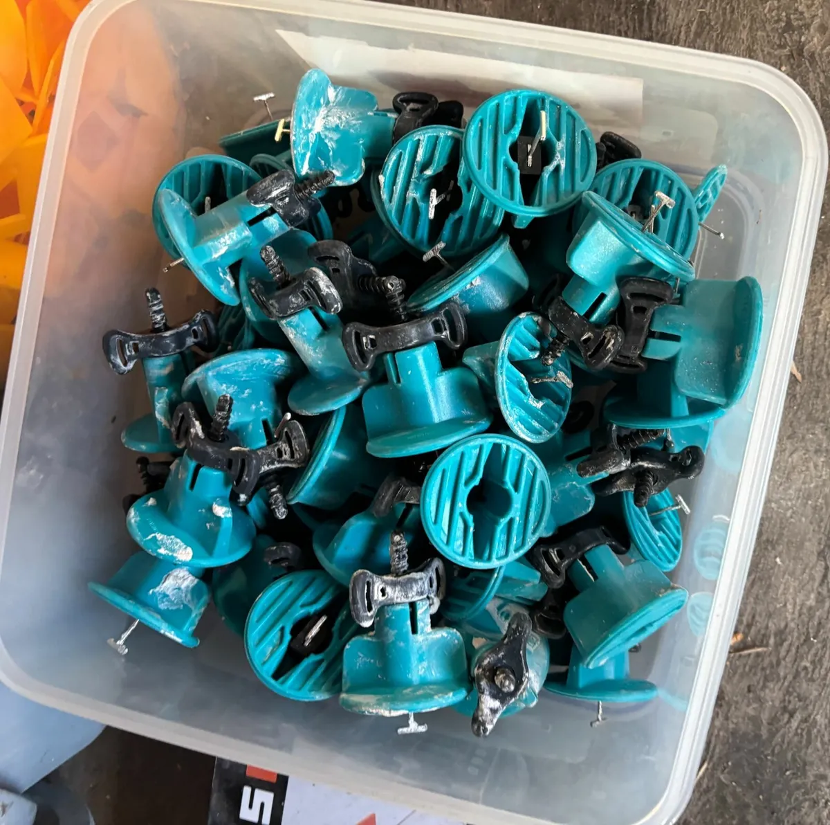 Tile Clips JOB LOT - Image 2