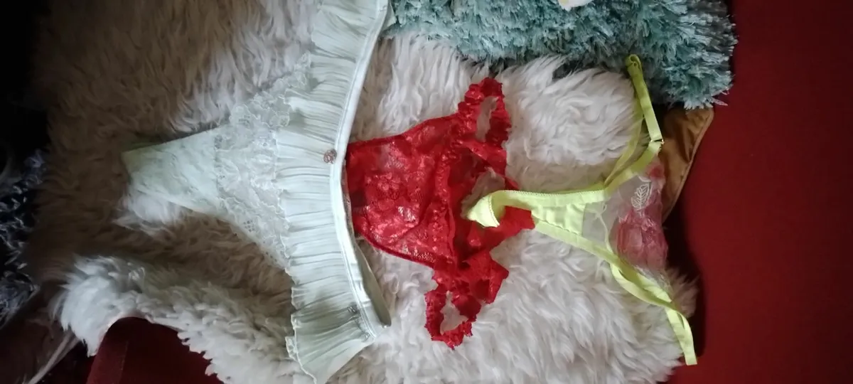 Crossdresser? Lingerie wigs etc - Image 1