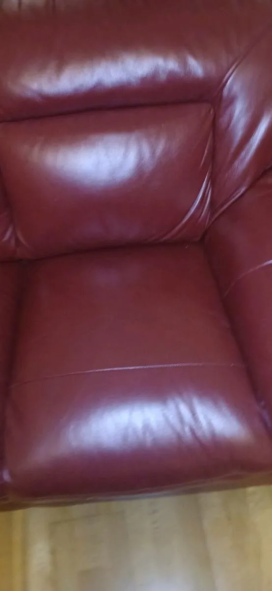 Red leather sofa - Image 3