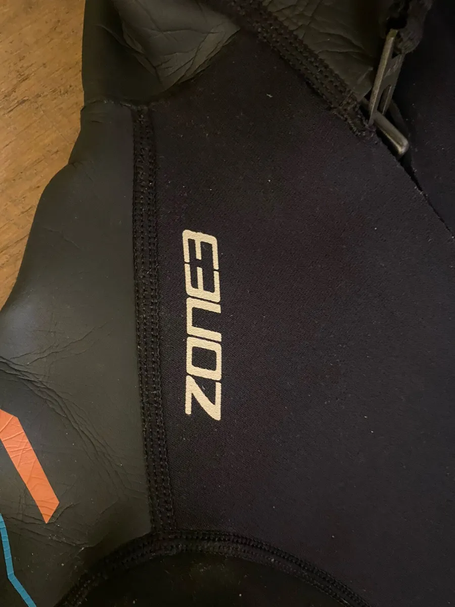 Zone3 Aspect Junior triathlon wetsuit size large - Image 3