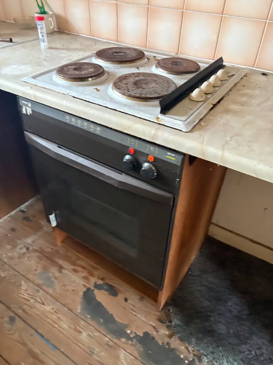 Cooker Oven and Hob - Image 1