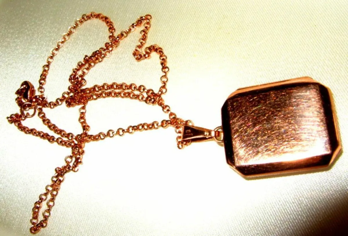 Vintage Dian Malouf Rose Gold Locket & Chain - Image 2