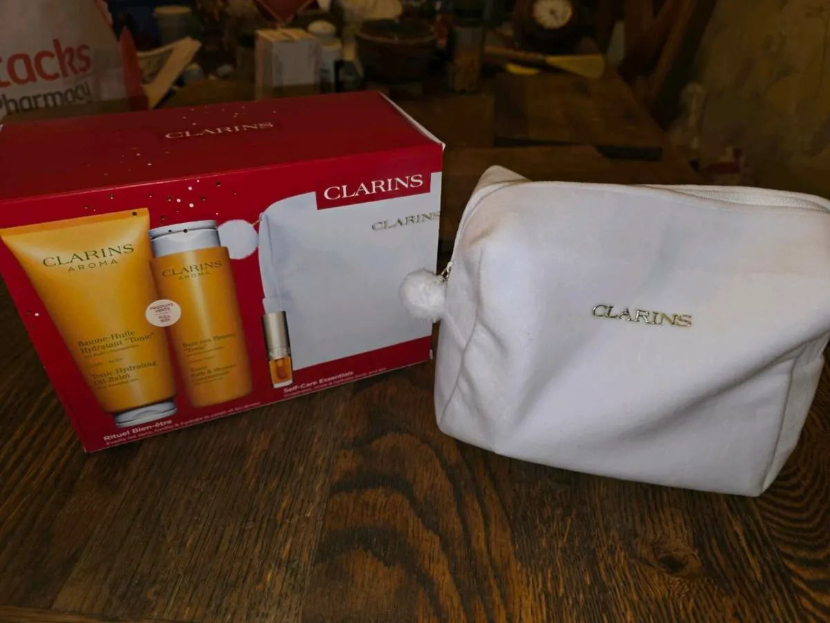 CLARINS SHOWER & BATH COSMETICS Bag & Lip Balm Set - Image 2