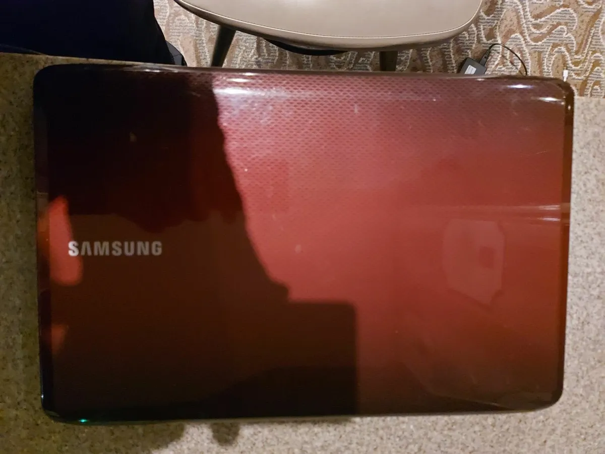 Samsung R530 Laptop, 4GB Ram 300GB HDD Wins 7 - Image 1