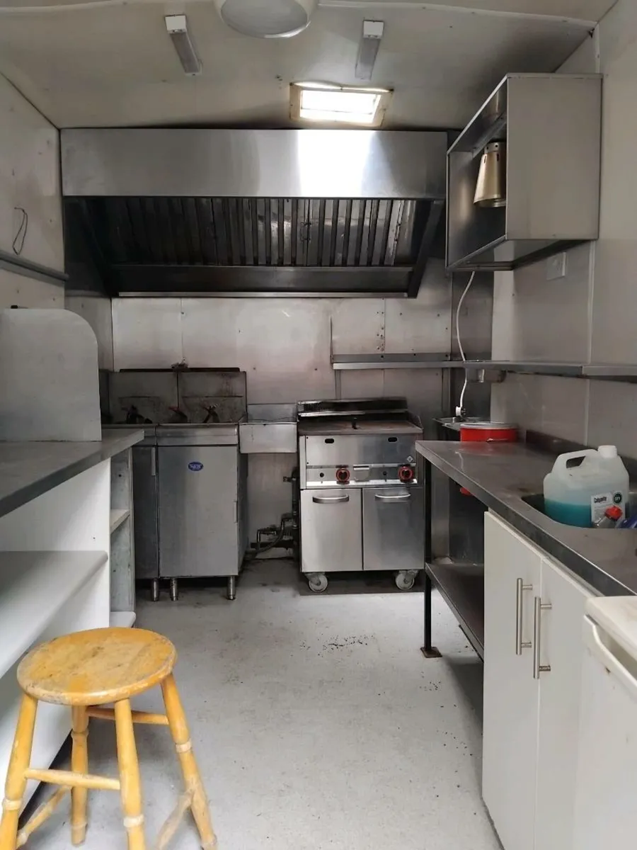 Catering trailer - Image 1