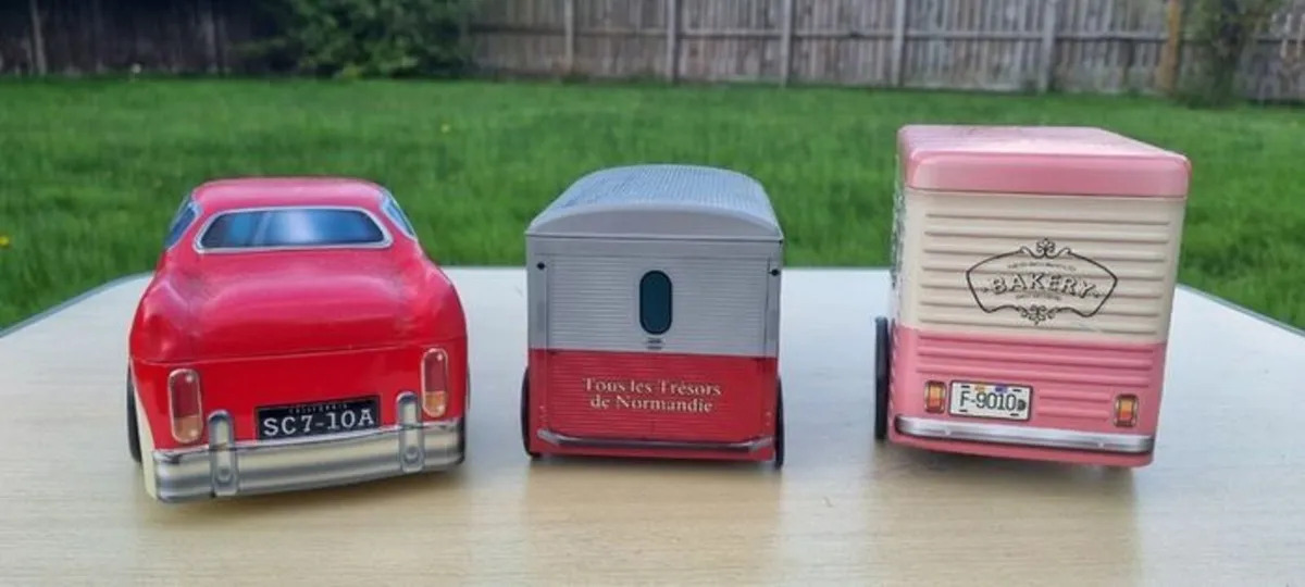 Vintage tin car-shaped boxes - Image 4