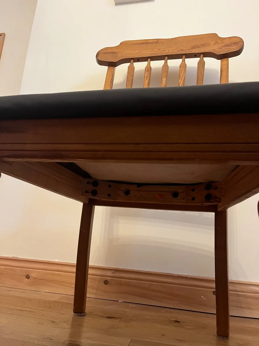 Table and chairs - Image 4