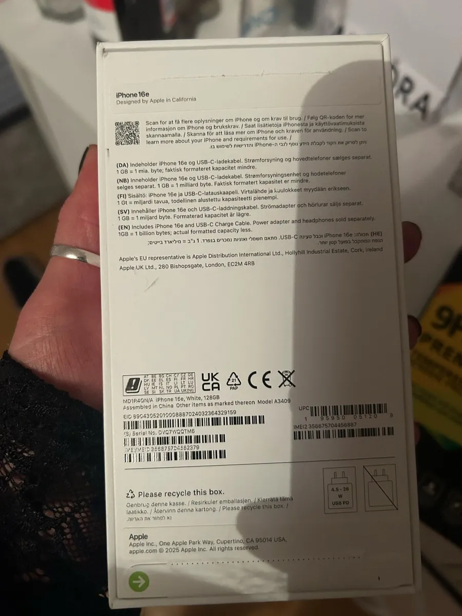 iPhone 16e - Image 3