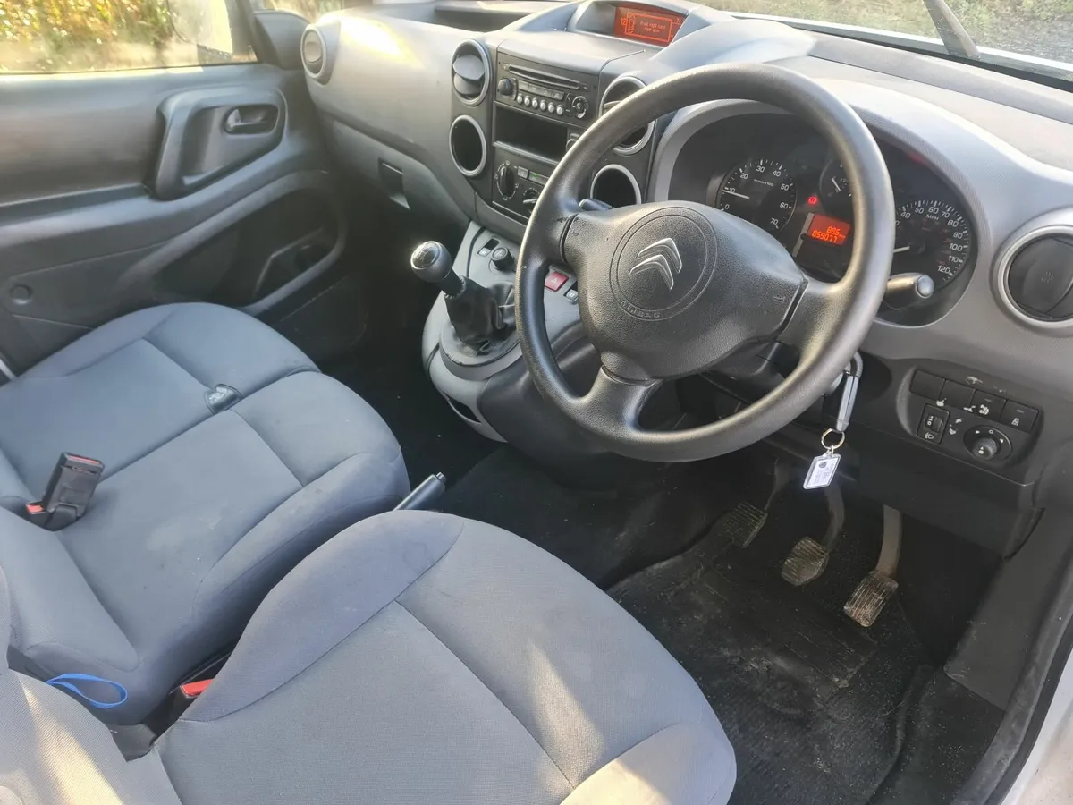 19ft fiberglass anglers fancy renovated trailer - Image 2