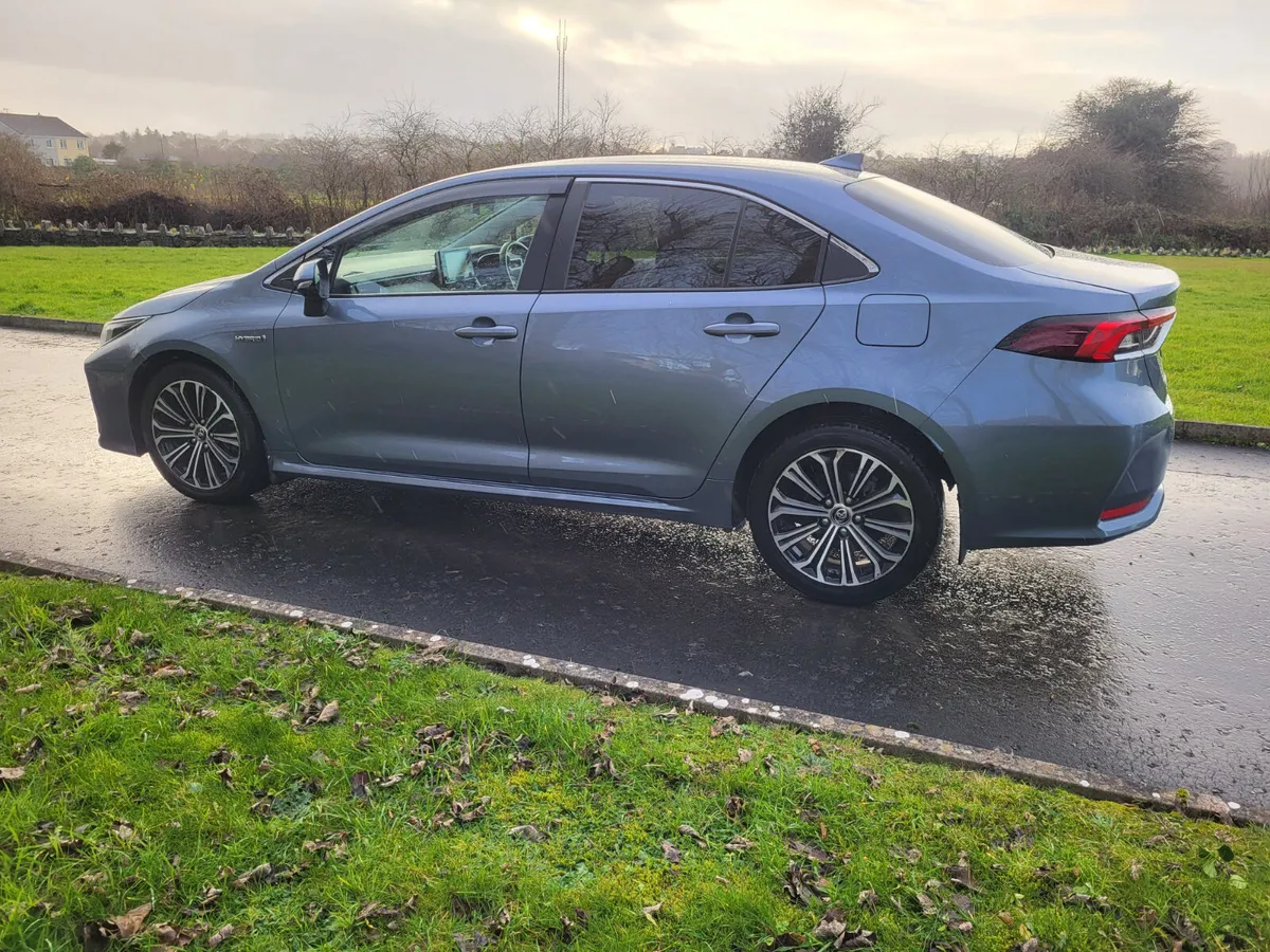 Toyota Corolla  SPORT Hybrid   AUTOMATIC - Image 4
