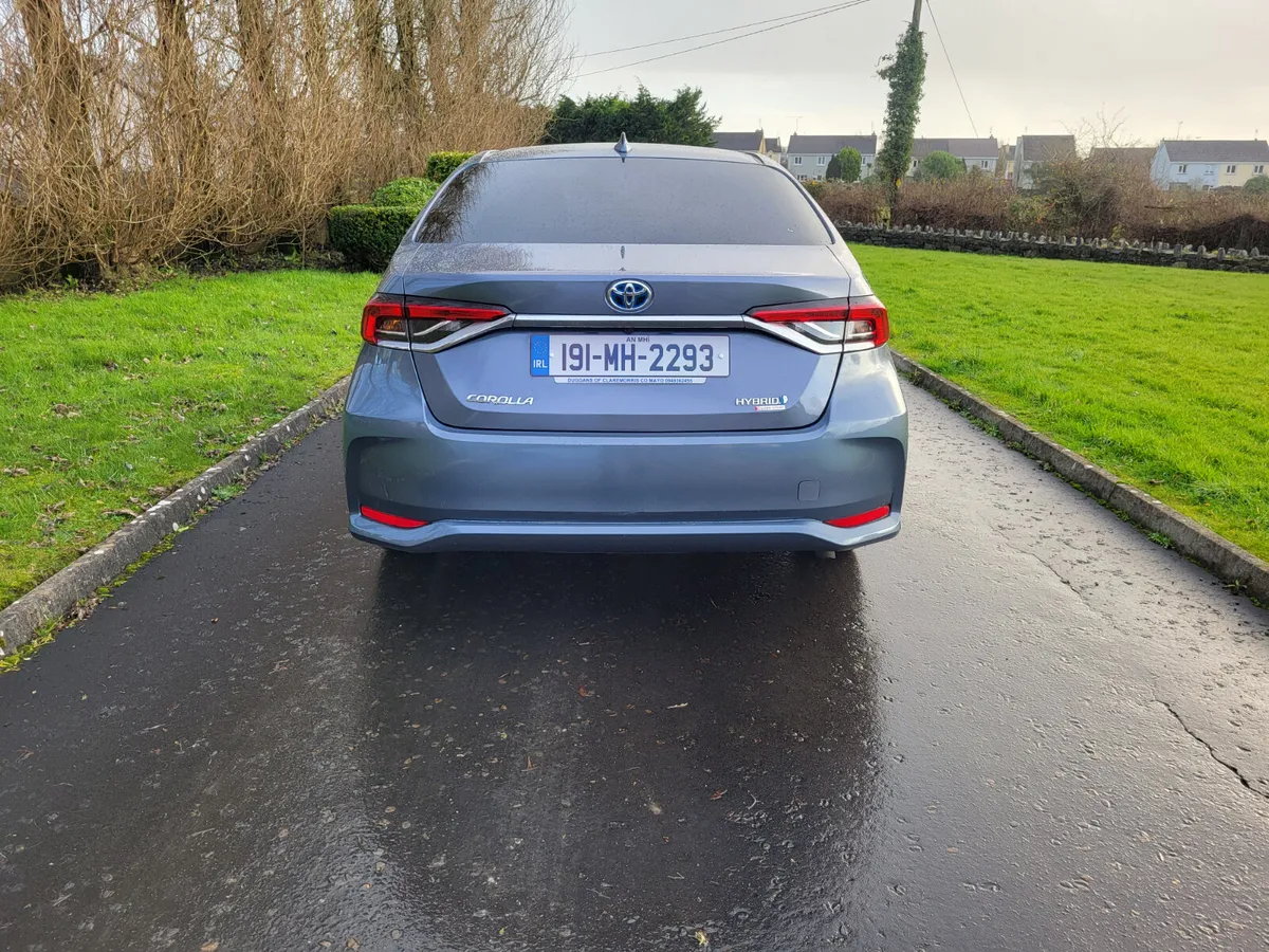 Toyota Corolla  SPORT Hybrid   AUTOMATIC - Image 3