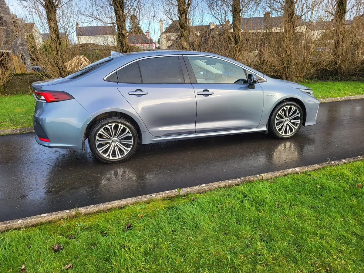 Toyota Corolla  SPORT Hybrid   AUTOMATIC - Image 2