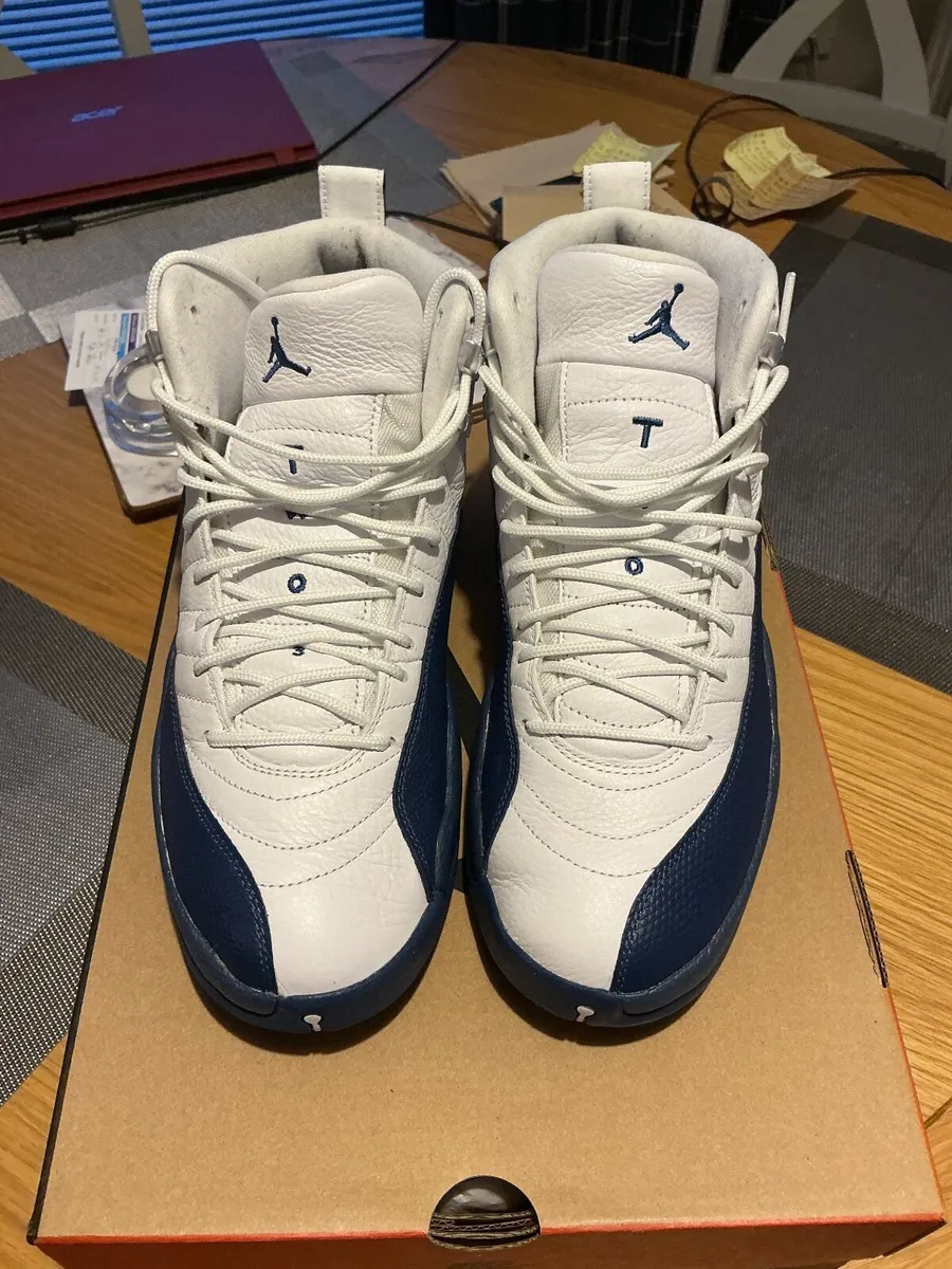 Sports shoes - Image 1