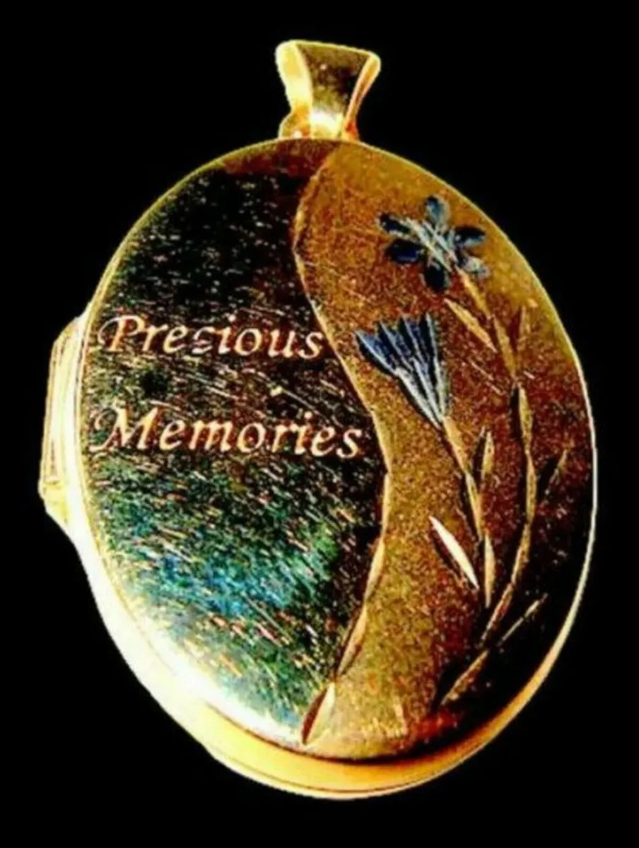 Vintage Hallmarked 9ct Gold Treble Section Locket - Image 4