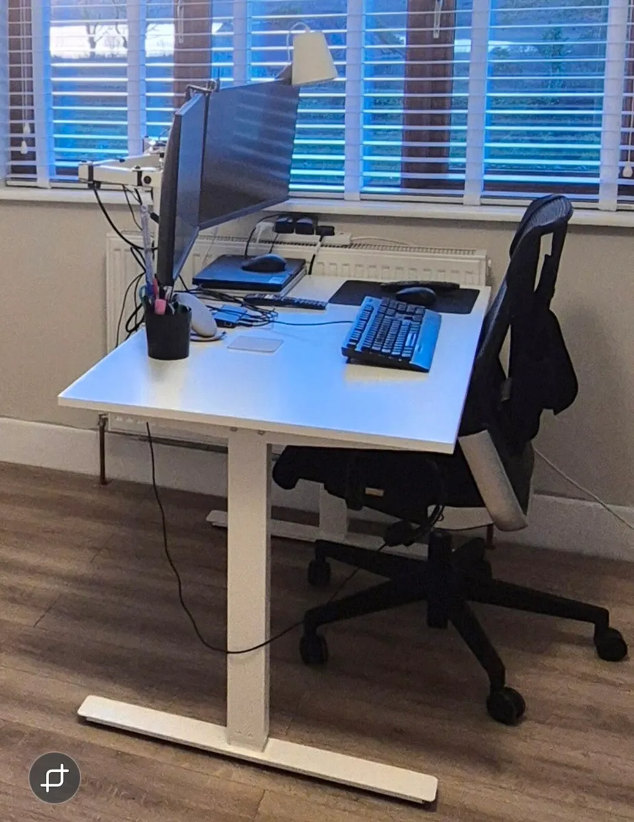 Standing office desk - Image 1