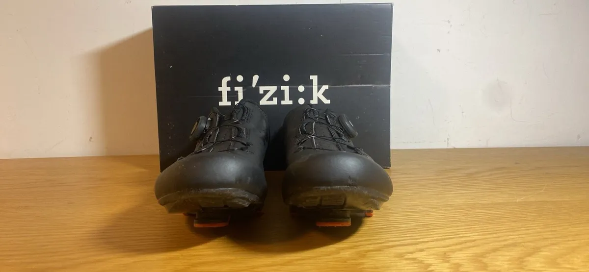Fizik vento omna road cycling shoes, size uk 8 - Image 1