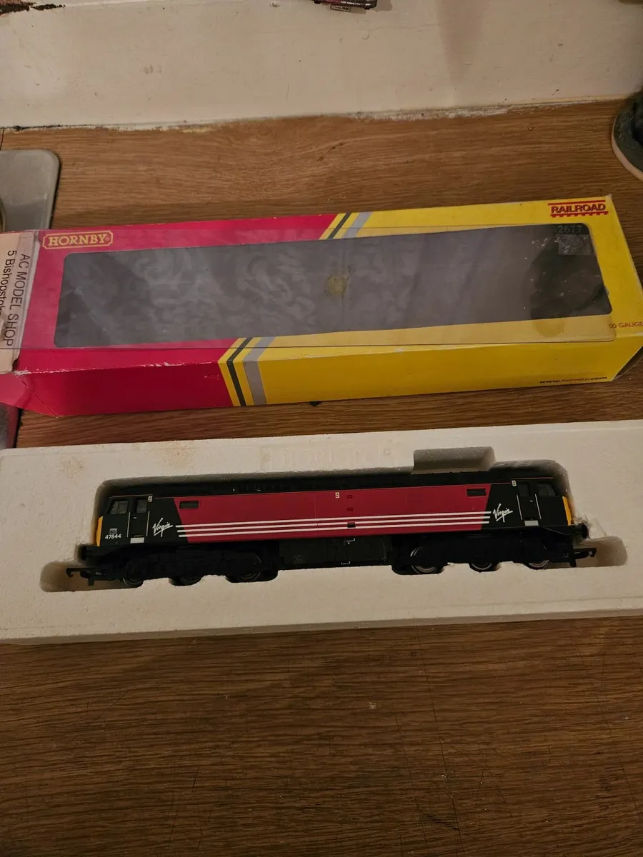 Hornby OO Gauge Virgin Trains Class 47 - Image 3