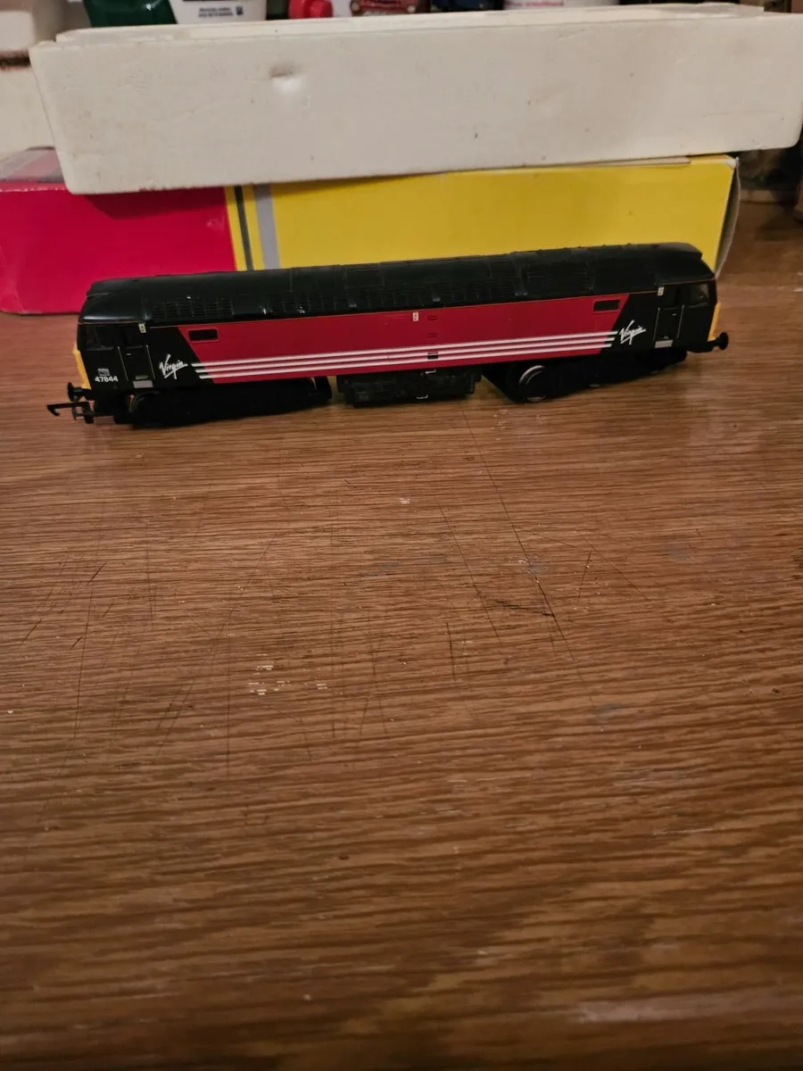 Hornby OO Gauge Virgin Trains Class 47 - Image 4