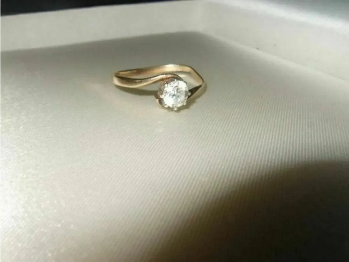 Vintage Hallmarked 14ct Gold 'Swirl' Solitaire - Image 3