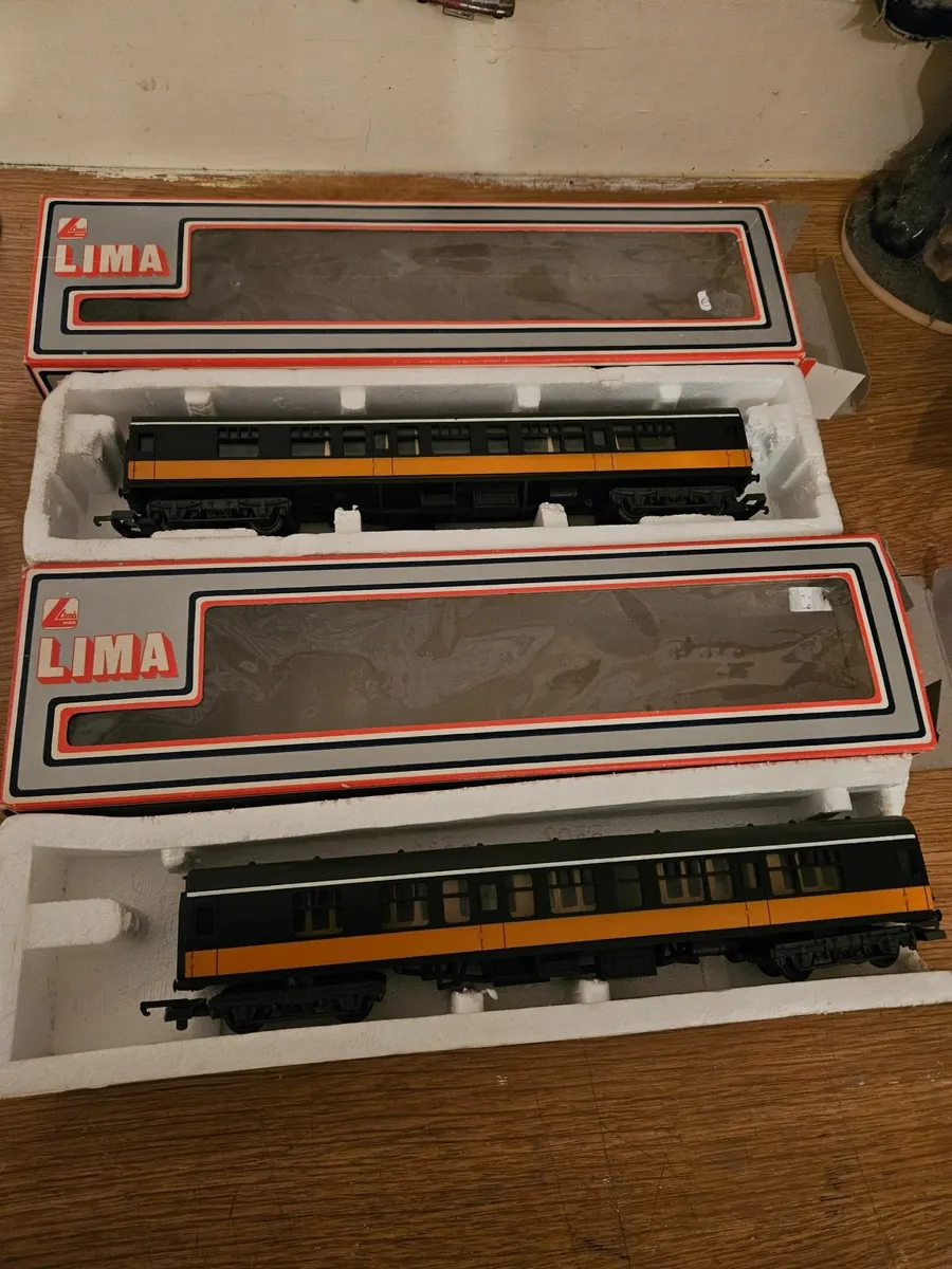 Hornby Lima OO Gauge Irish Rail CIE Carraiges - Image 1