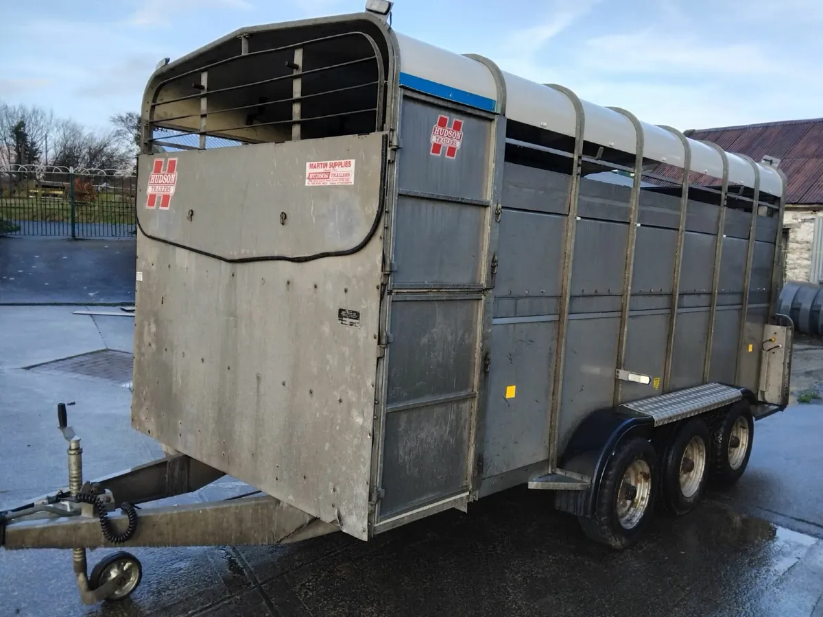 Hudson tri axle cattle trailer - Image 1