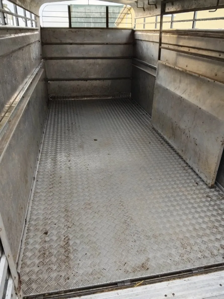 Hudson tri axle cattle trailer - Image 4