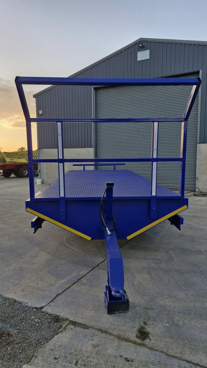 Bale trailer - Image 1