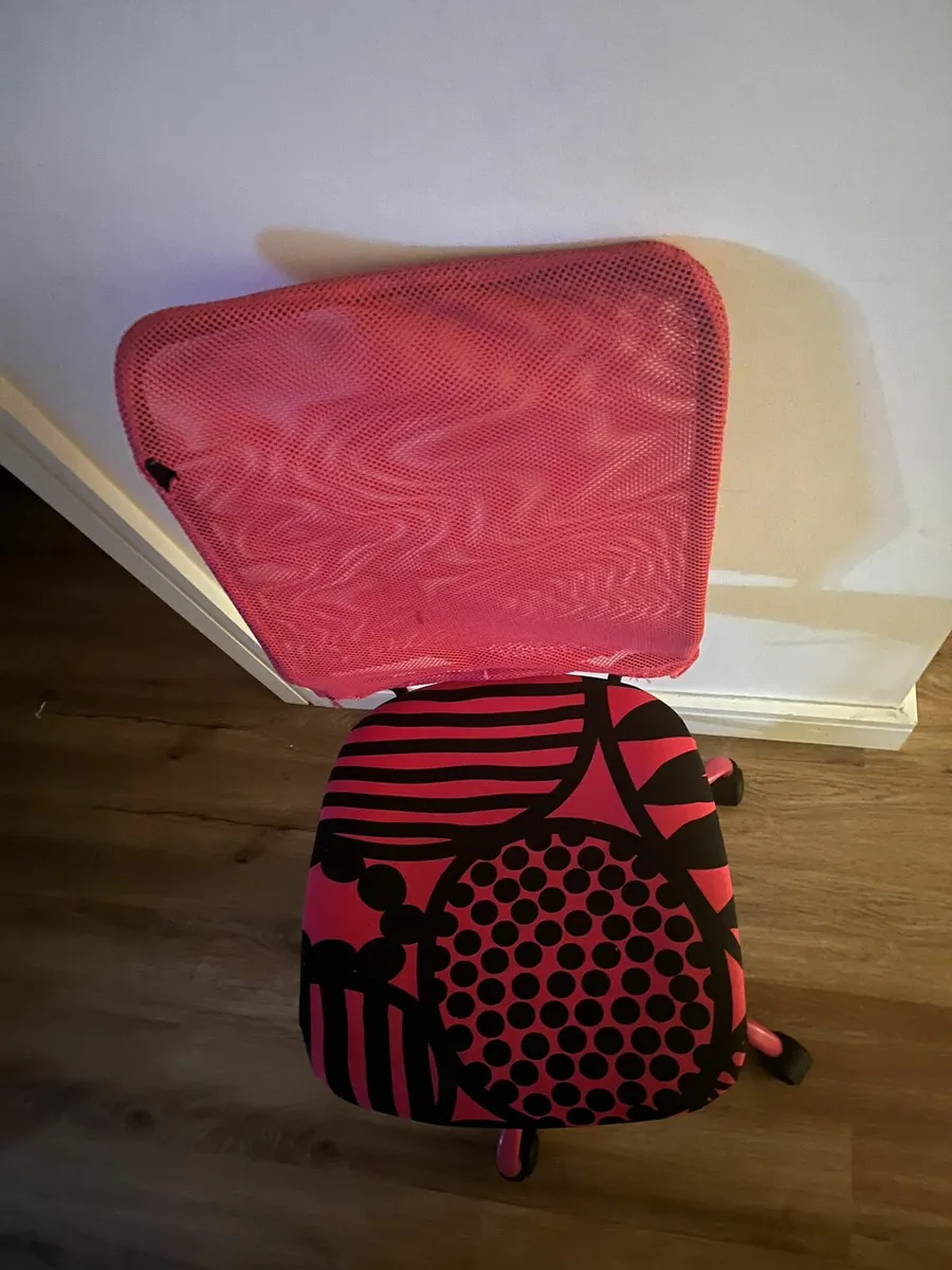 FREE Pink desk chair - Image 1