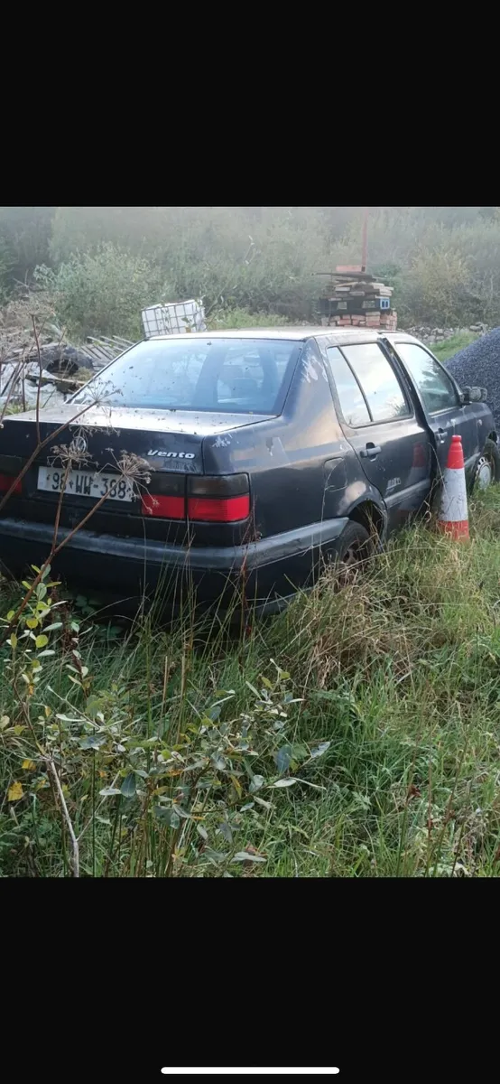 Volkswagen Vento 1998 - Image 1