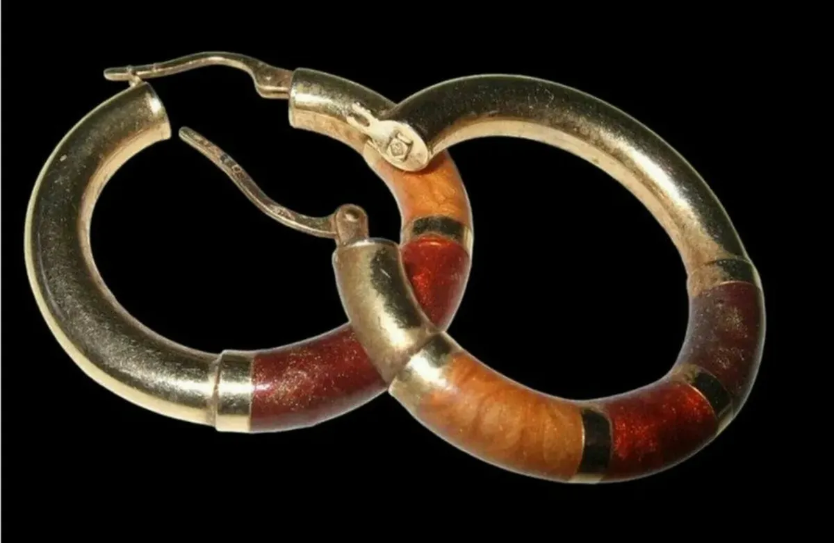 Vintage Hallmarked 9ct Gold Tri-Colour Earrings - Image 3