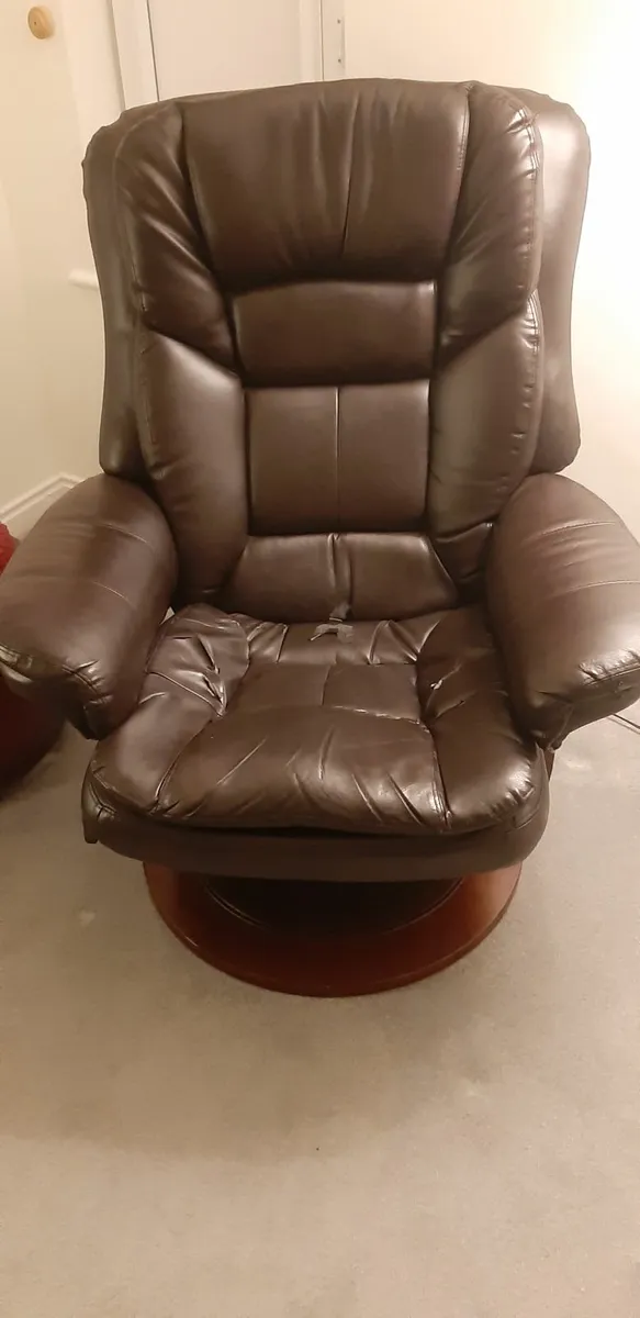 Leather swivel reclining chair - Image 1